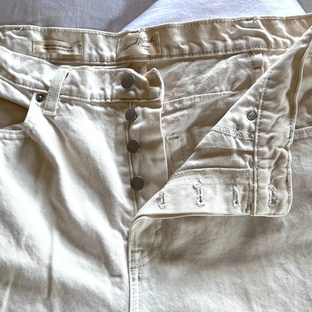 Universal Thread Off-White Cropped Wide Leg Jeans - Picture 3 of 5